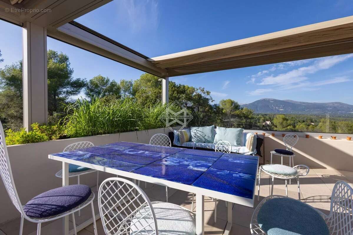 Maison à VALBONNE