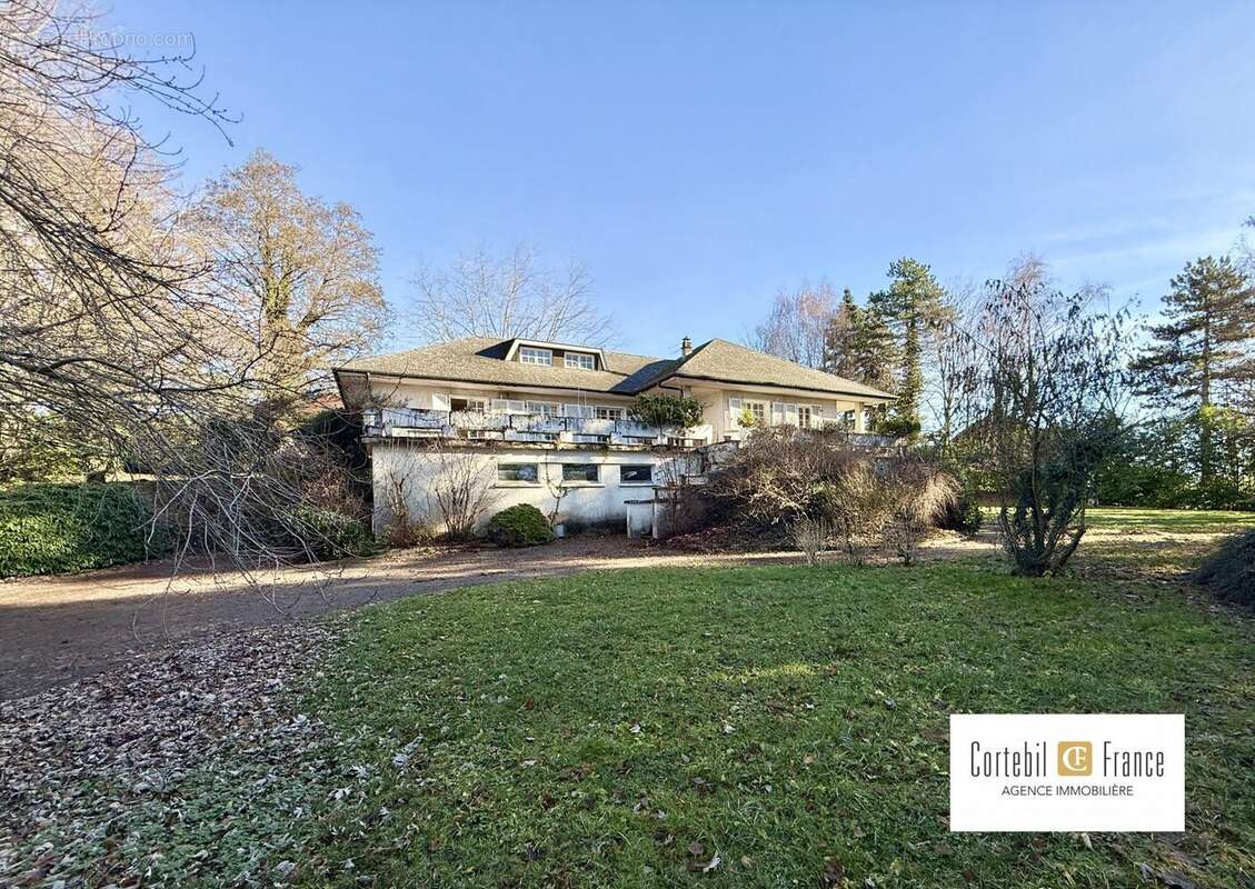 Maison à CRUSEILLES