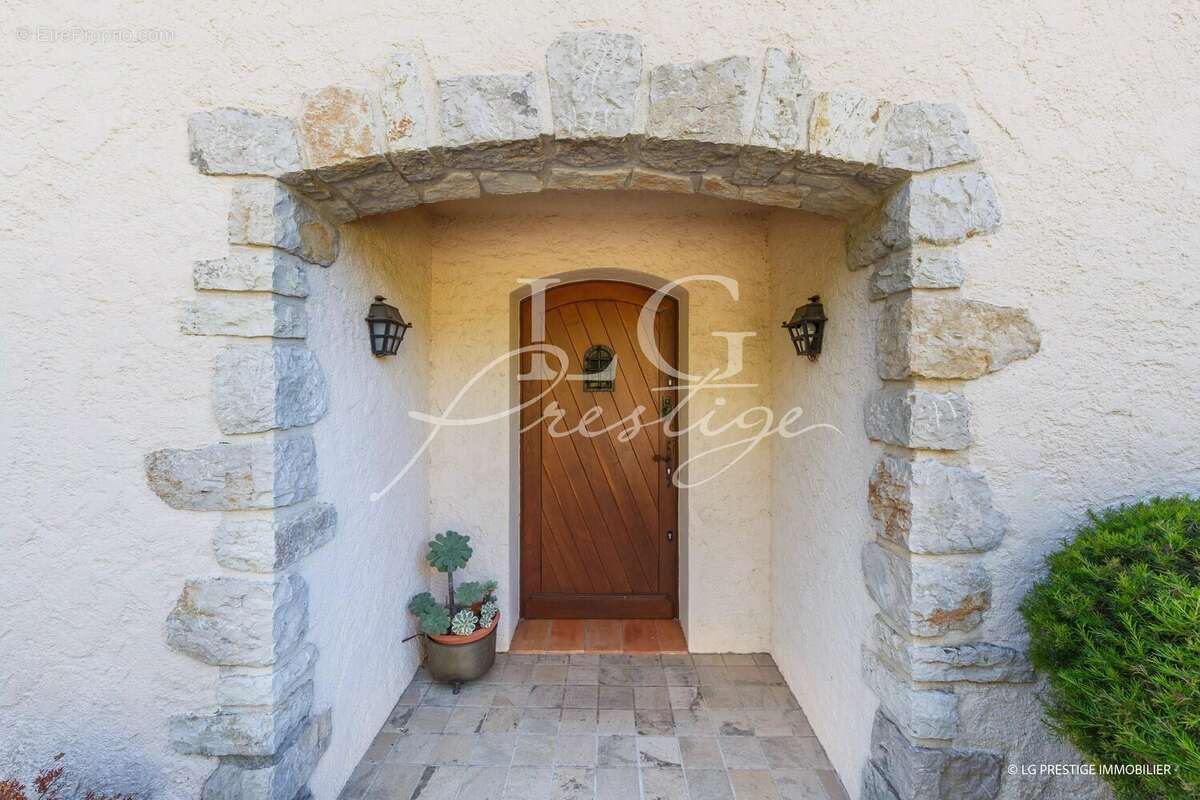 Maison à MANDELIEU-LA-NAPOULE