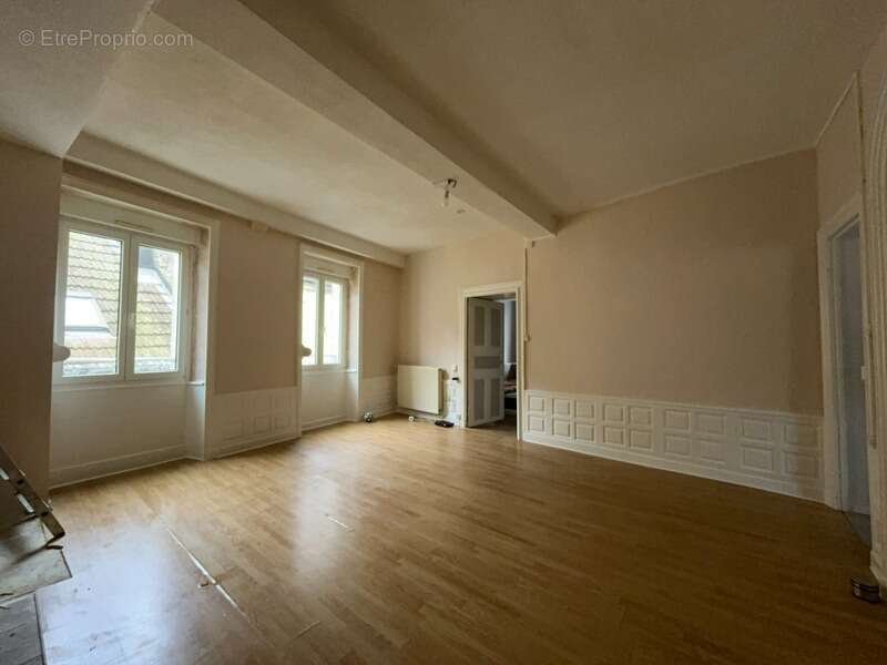 Appartement 120 m² - 2 chambres - Terrasse - Parking - Centre-ville Gray - photo 3