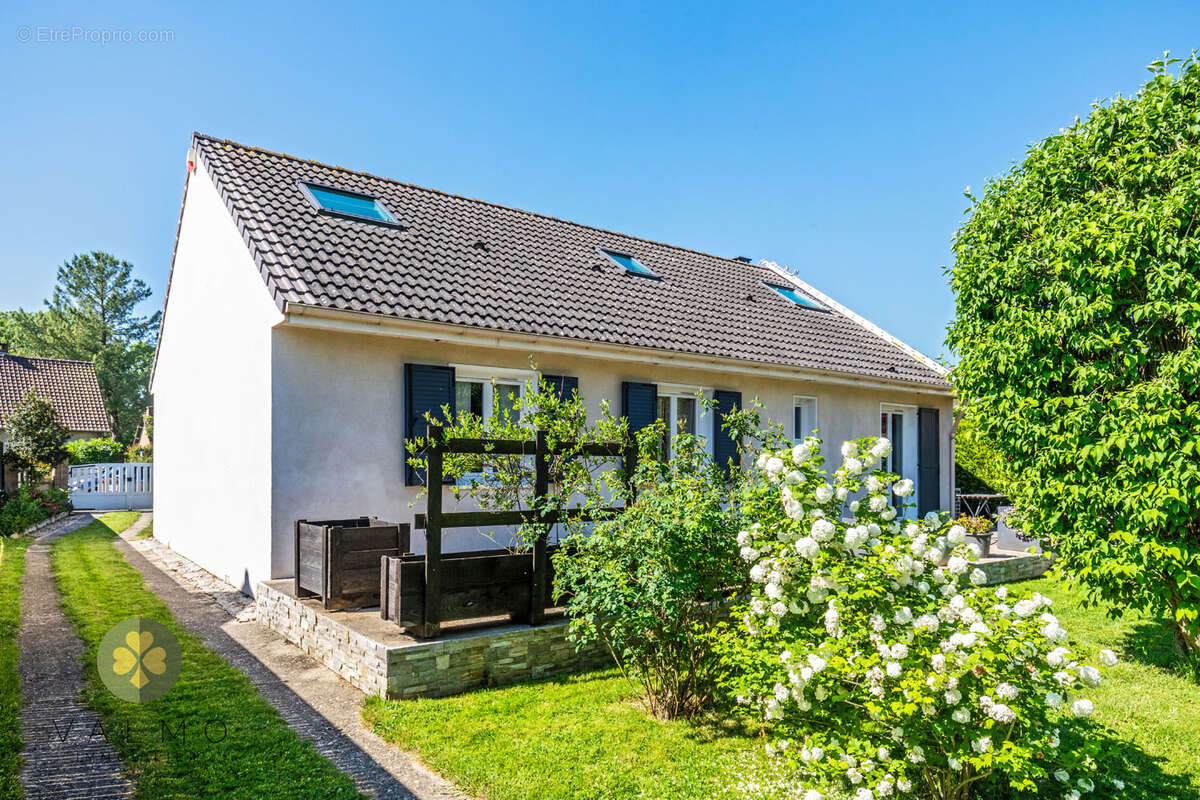 Maison à HOUDAN