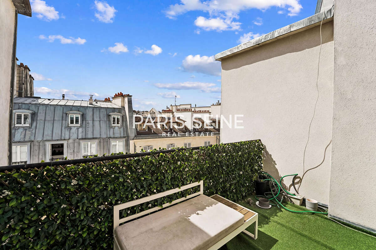 Appartement à PARIS-1E
