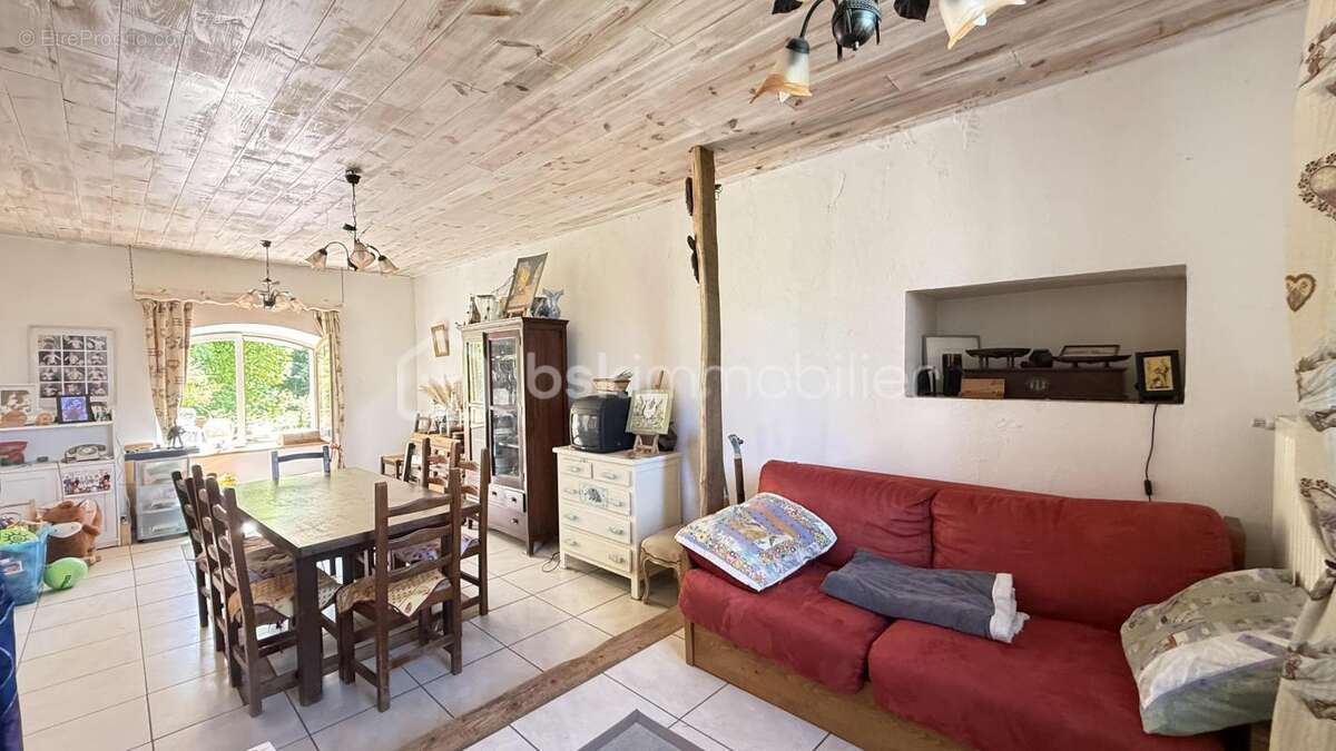 Maison à SAINT-GEOIRE-EN-VALDAINE