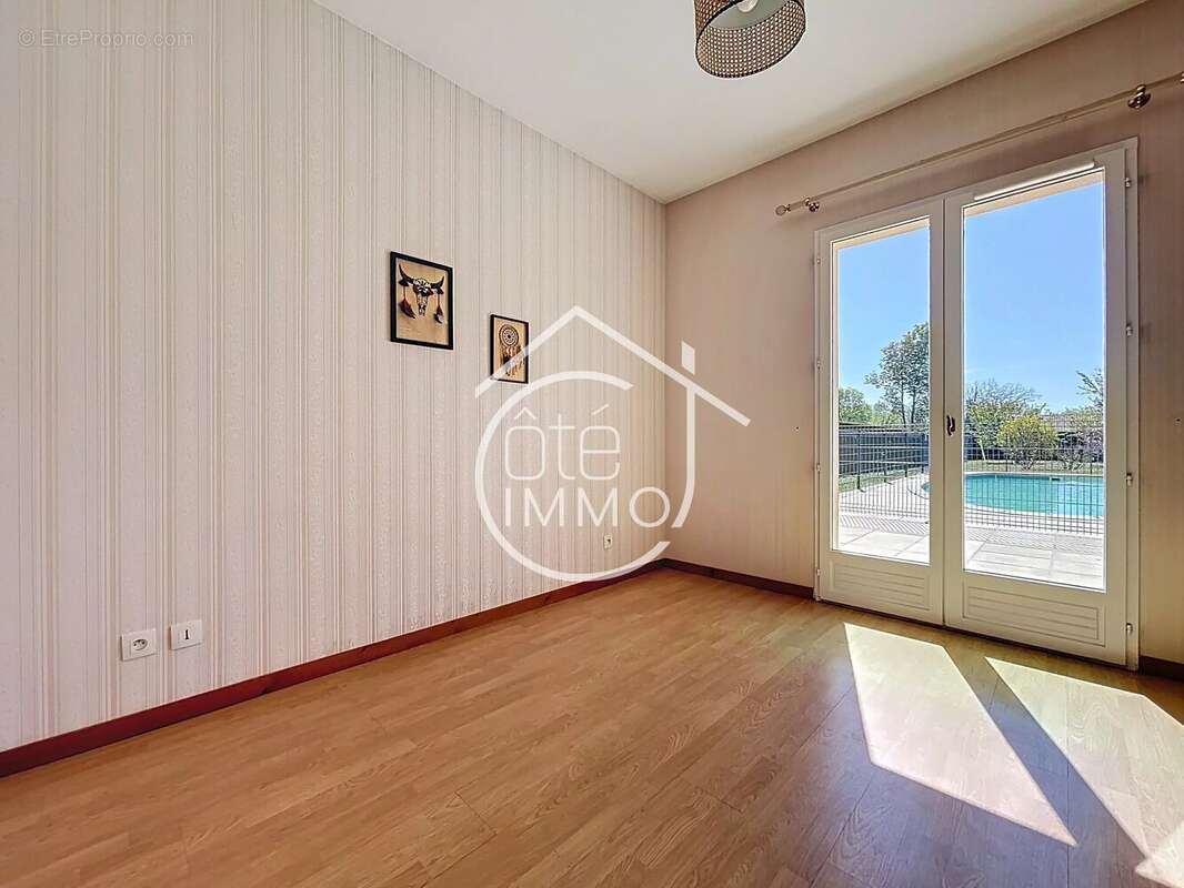 Maison à LAMOTHE-MONTRAVEL