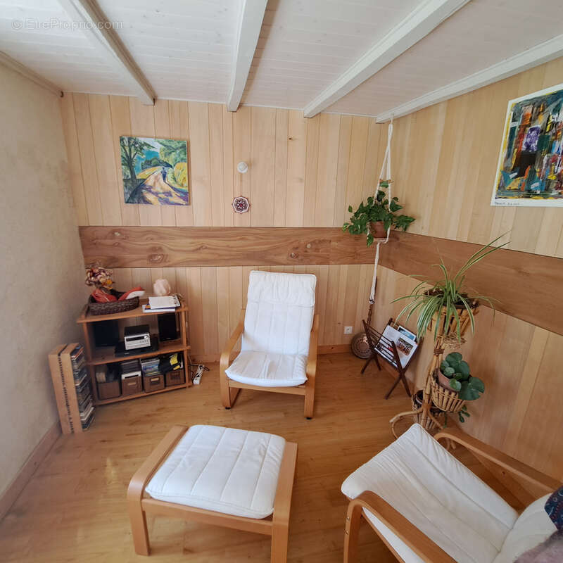 Maison charentaise de caractère   185 m2   5 à 6 chambres   Jardin, garage et dépendance - photo 4