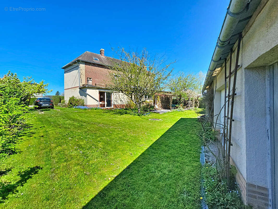 Maison à LA NEUVILLE-CHANT-D'OISEL
