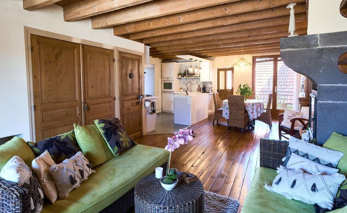 Magnifique bâtisse rénovée de 320 m² – Fort potentiel de rendement ou grande maison de famille - photo 13