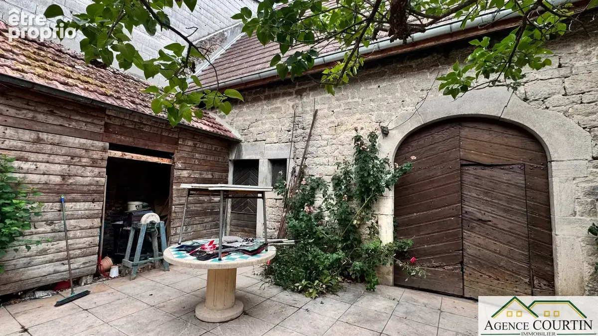 Immeuble de caractère avec ancien commerce, habitation et dépendance - photo 21