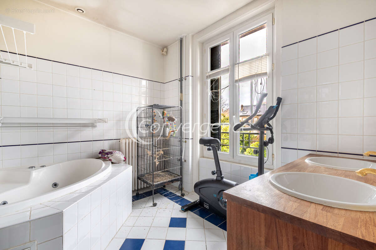 Maison de ville avec jardin, piscine, dépendance et garage - LIMOGES - photo 13