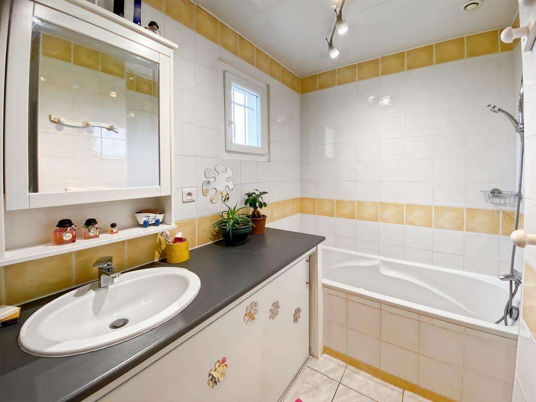 Maison à TILLAY-LE-PENEUX