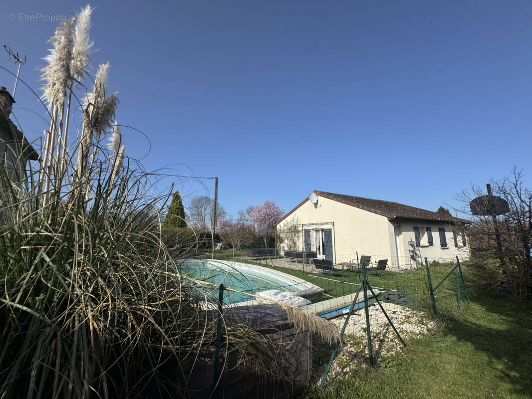 Maison à SAINT-MARTIN-DE-JUSSAC
