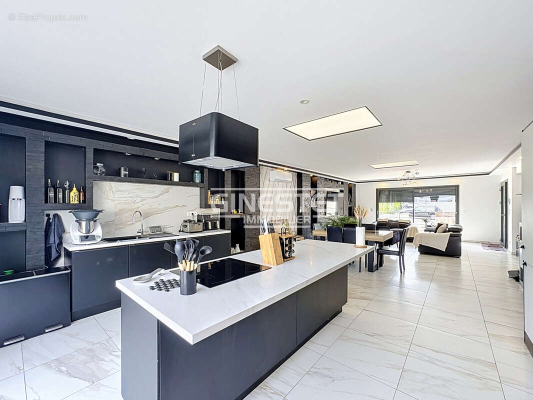 CULOISON, Villa 348m2, 4 chambres, un appartement de 54m2 et piscine intérieure. - photo 9