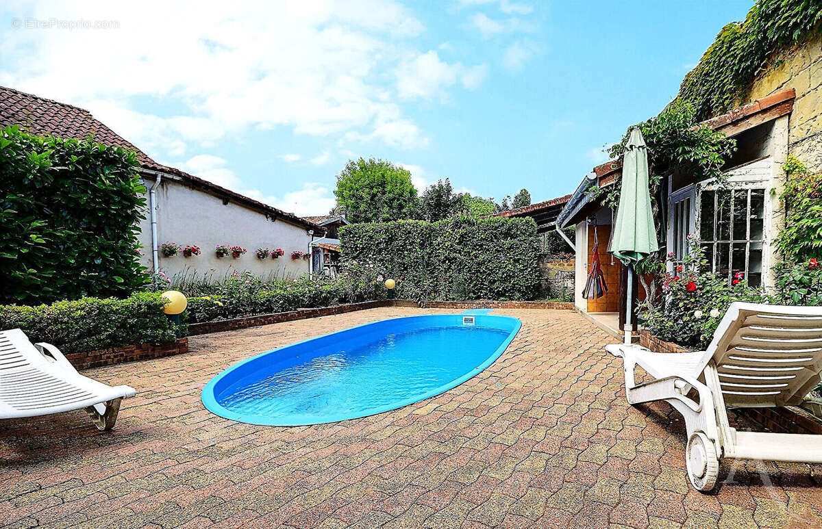 Maison à LEOGNAN