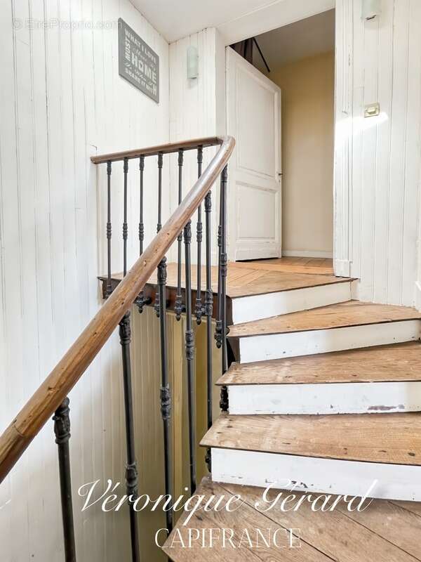 Maison à SAINT-MEDARD-DE-GUIZIERES