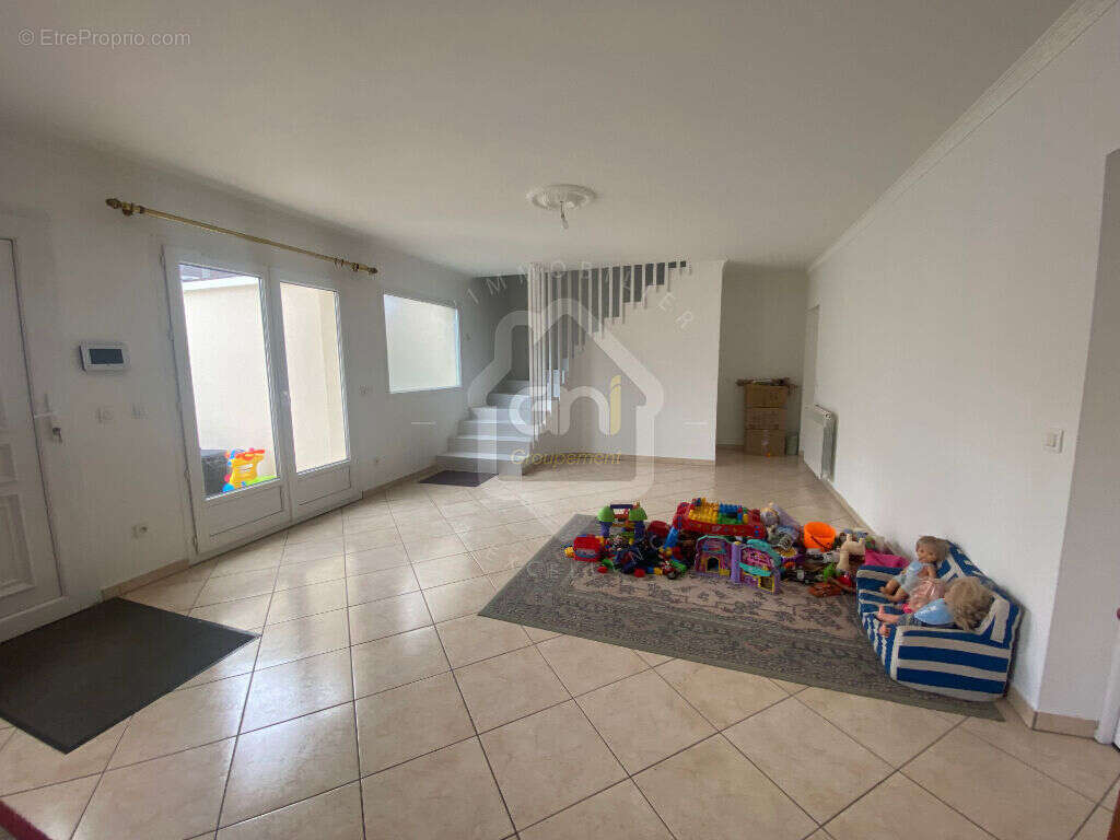 Maison à SARTROUVILLE