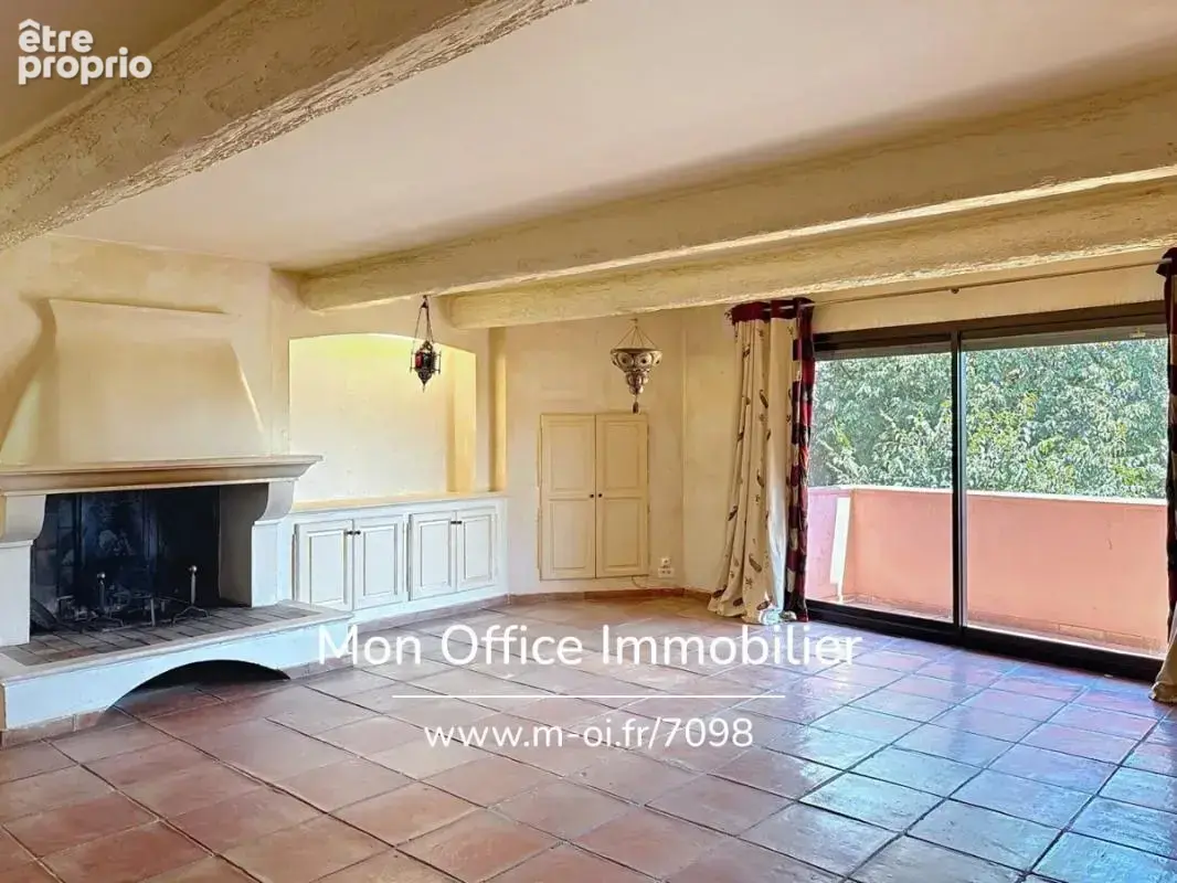 Référence : 7098-les - maison de maître t7 à rénover au coeur du village de cogolin - photo 3