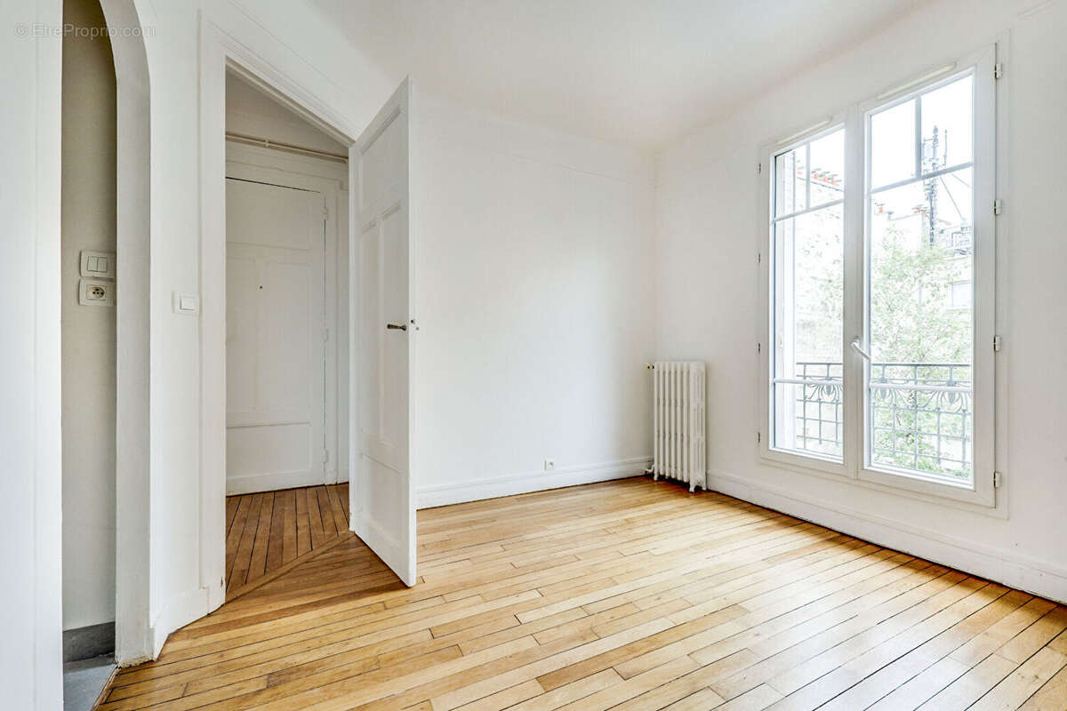 Appartement à PARIS-14E