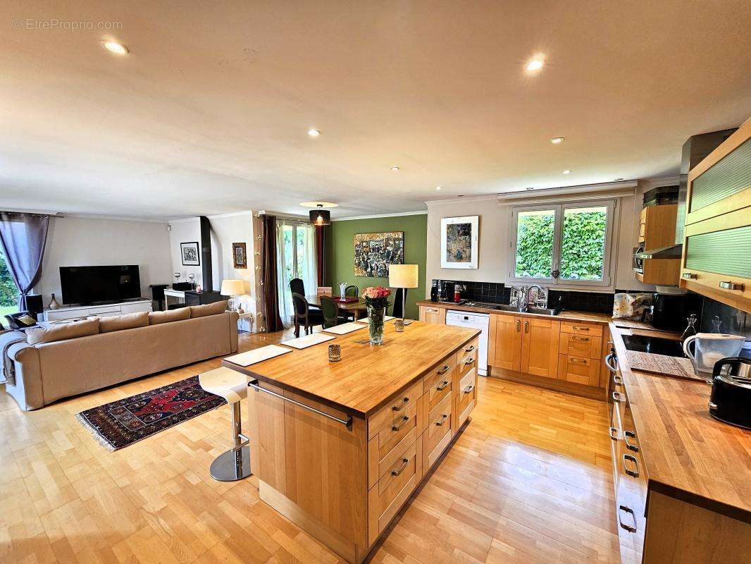 Maison à SAINT-NOM-LA-BRETECHE