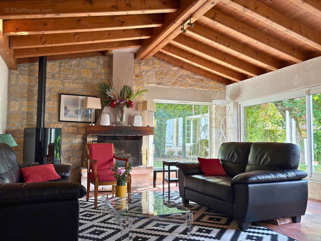 MAISON DE CARACTÈRE en pierre avec 5 chambres, garage et piscine à COGNAC - photo 6
