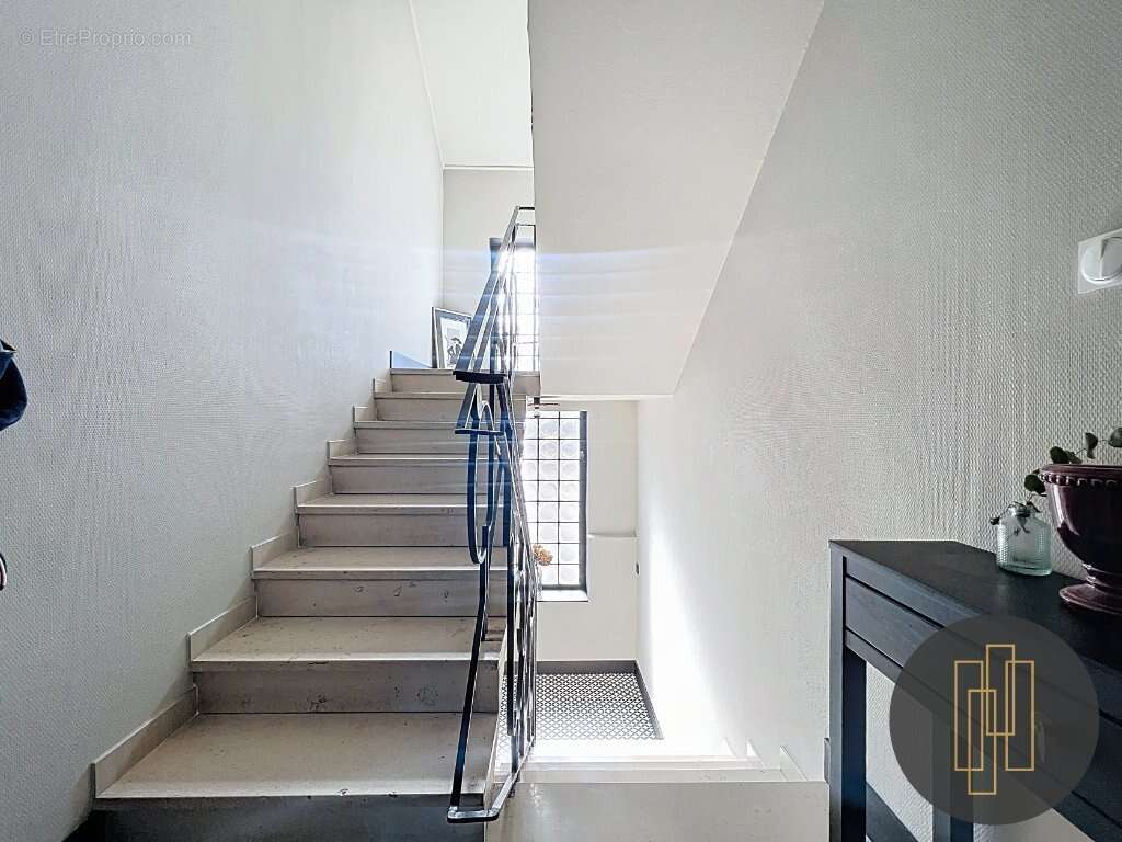 Maison à NEUVILLE-SUR-SAONE