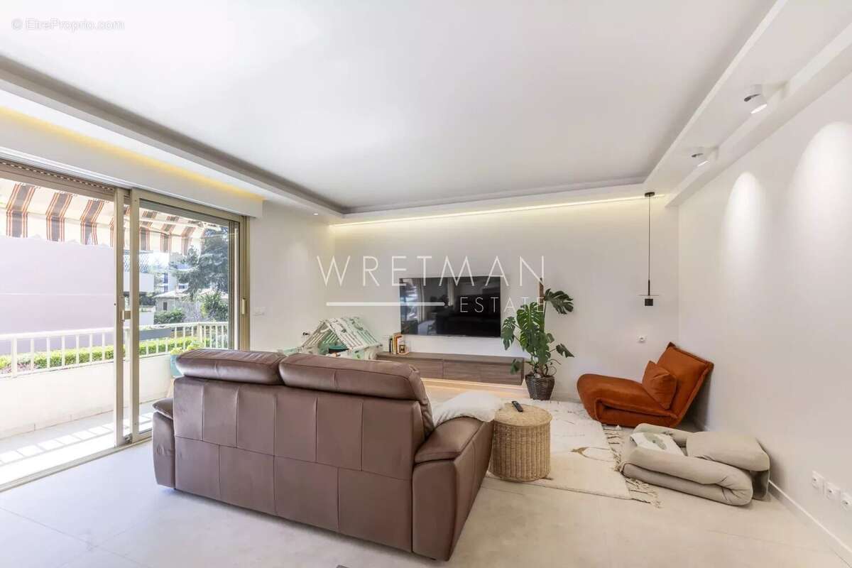 Appartement à SAINT-LAURENT-DU-VAR