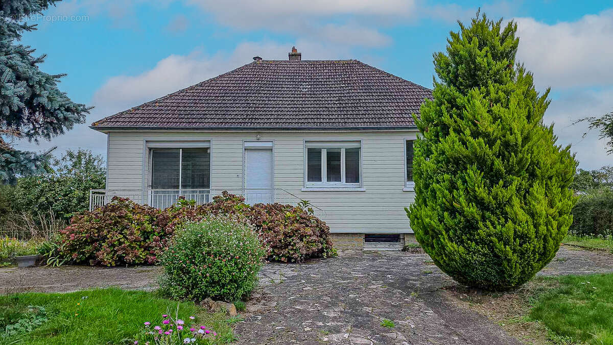 Maison à SAINT-CALAIS