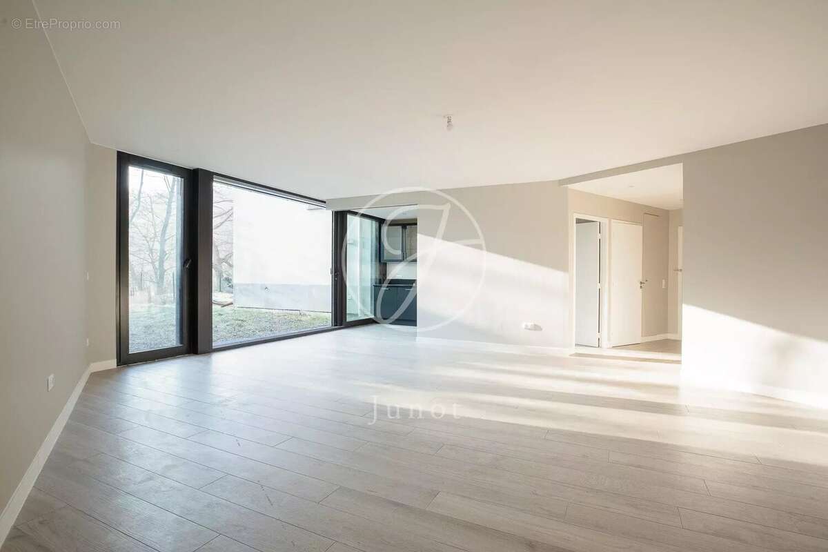 Appartement à VILLE-D&#039;AVRAY