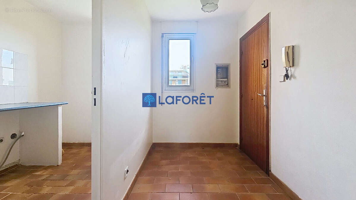 Appartement à SAINT-LAURENT-DU-VAR