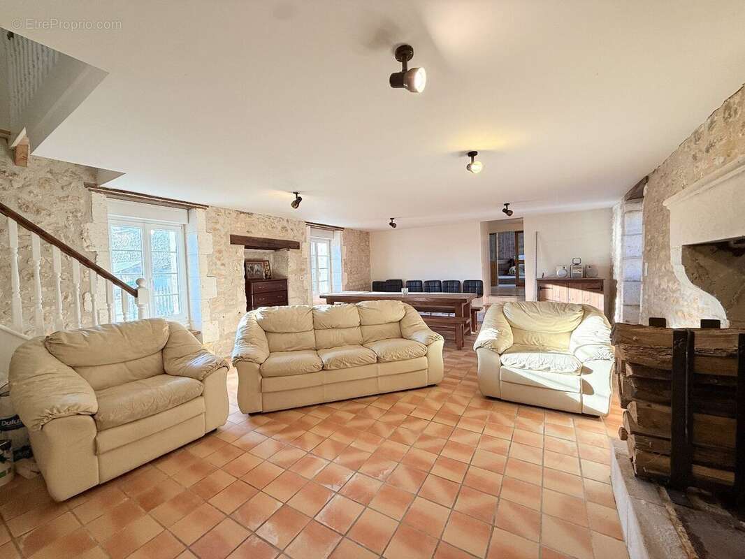 Maison à GRASSAC