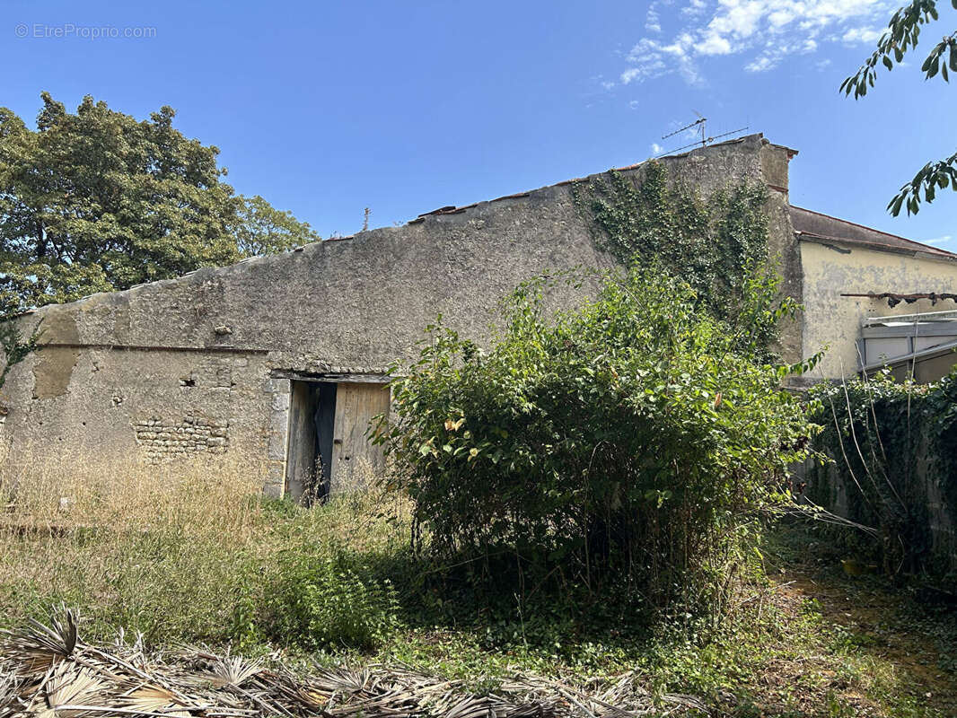 Grande grange à rénover avec permis de construire - photo 7