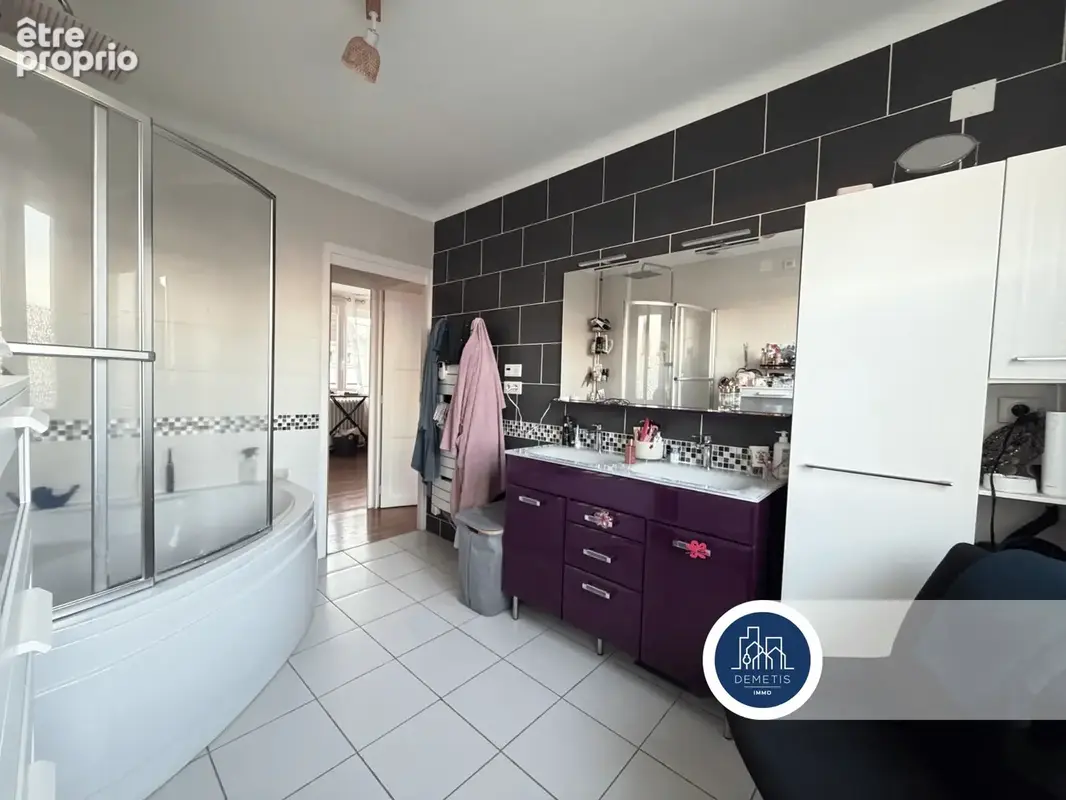 COUP DE CŒUR   Maison rénovée avec jardin & garage - Riffaudières - photo 13