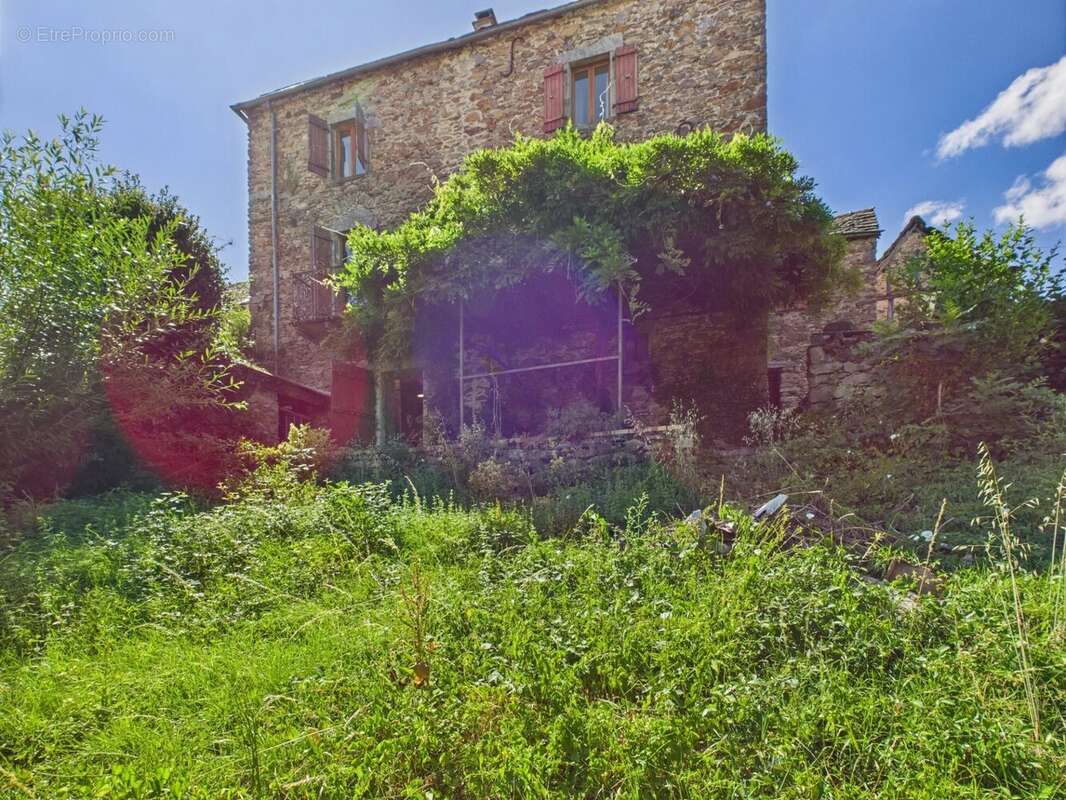 Charmante maison en pierre avec jardin, vue et grand potentiel - photo 15