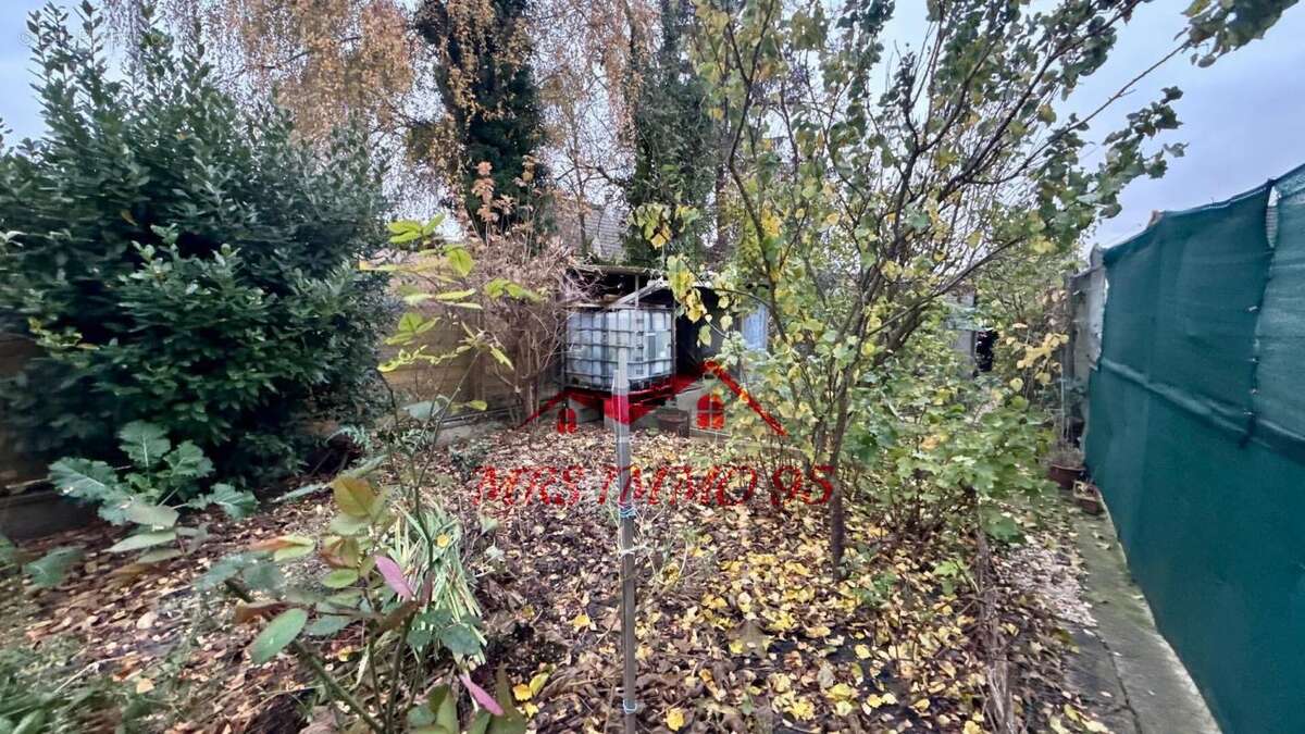 Terrain à FONTENAY-EN-PARISIS