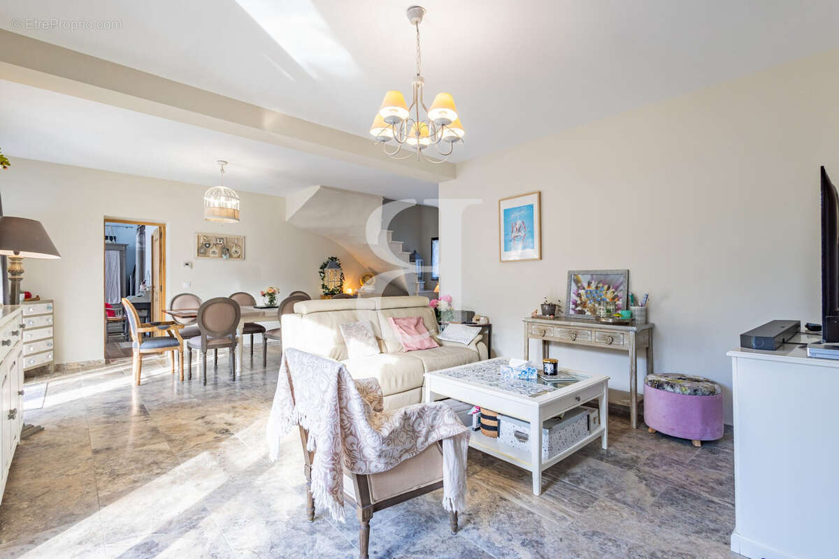 Maison 148 m² à L'isle-Sur-La-Sorgue  - photo 8