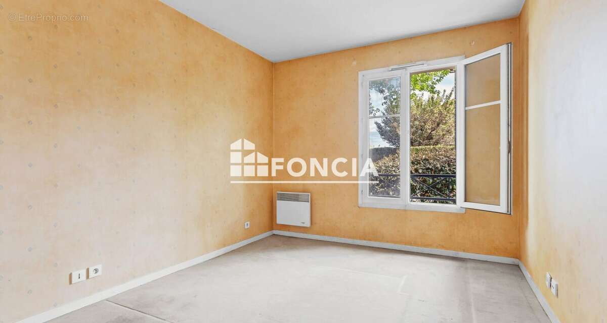 Appartement à VOISINS-LE-BRETONNEUX
