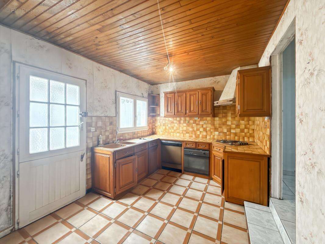  À VENDRE – Maison à rénover avec fort potentiel  - photo 3