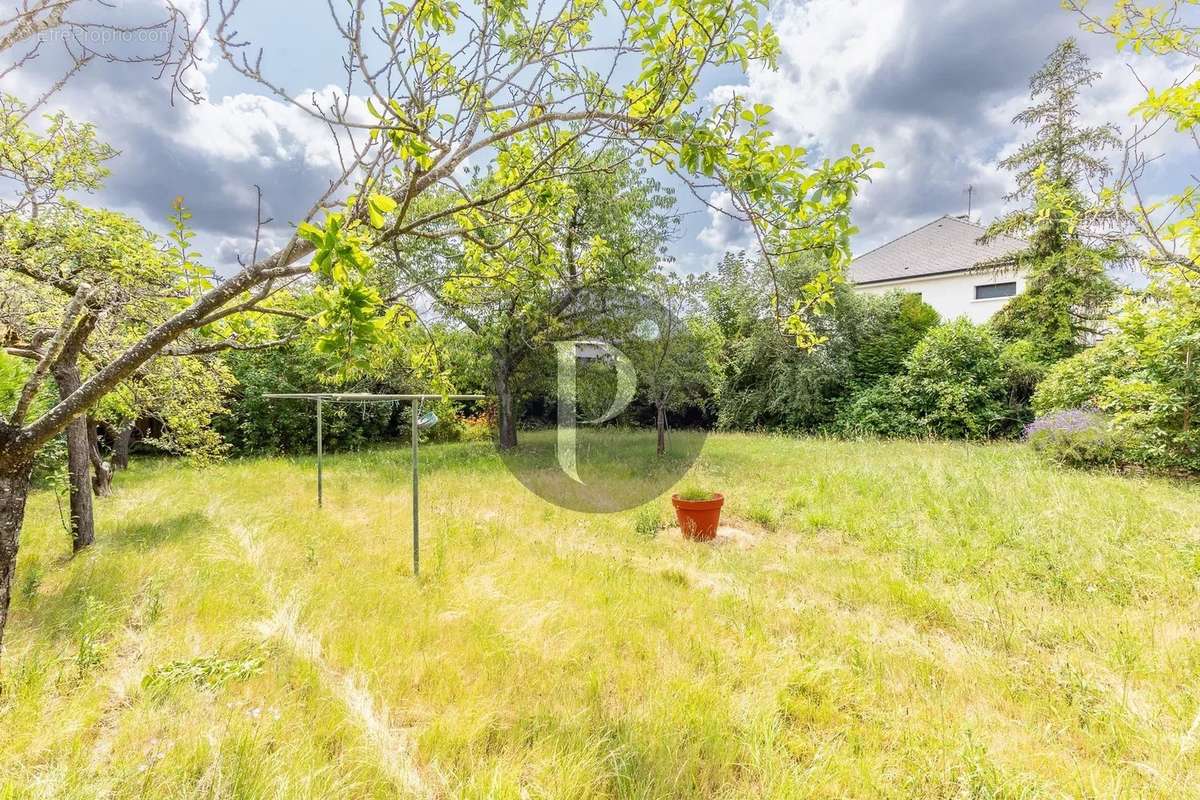 Maison à VERRIERES-LE-BUISSON