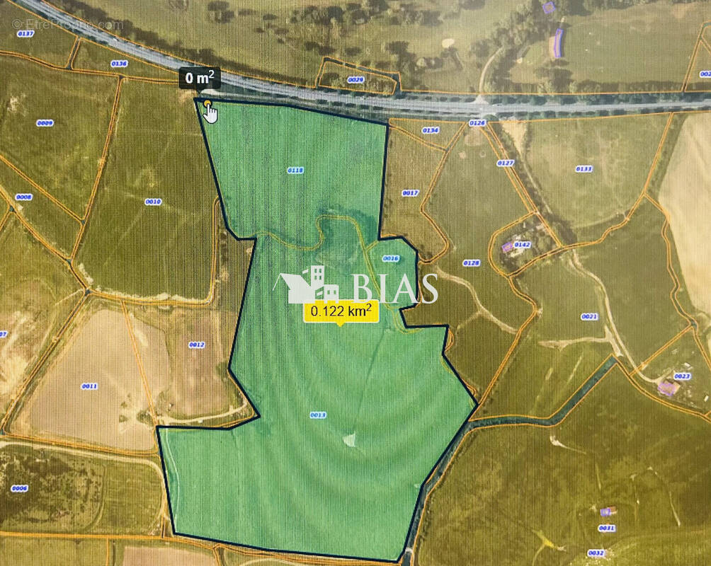 Terrain à VARAVILLE