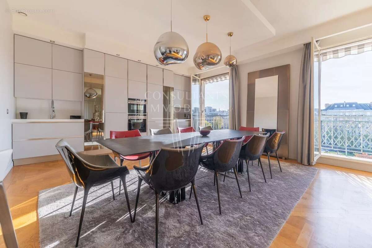 Appartement à PARIS-16E