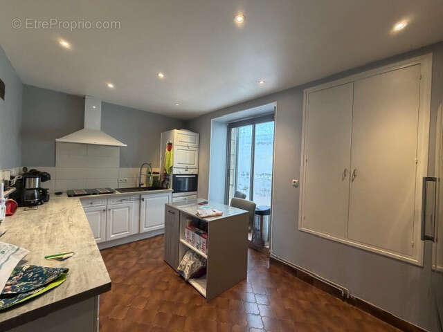 Murs et fonds de bar licence iv avec maison 4 chambres - photo 9