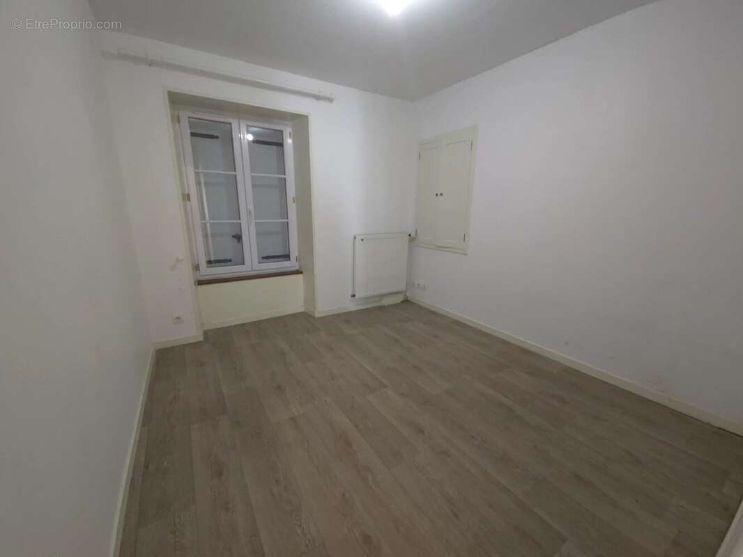 Maison en pierre avec jardin et garage - photo 10