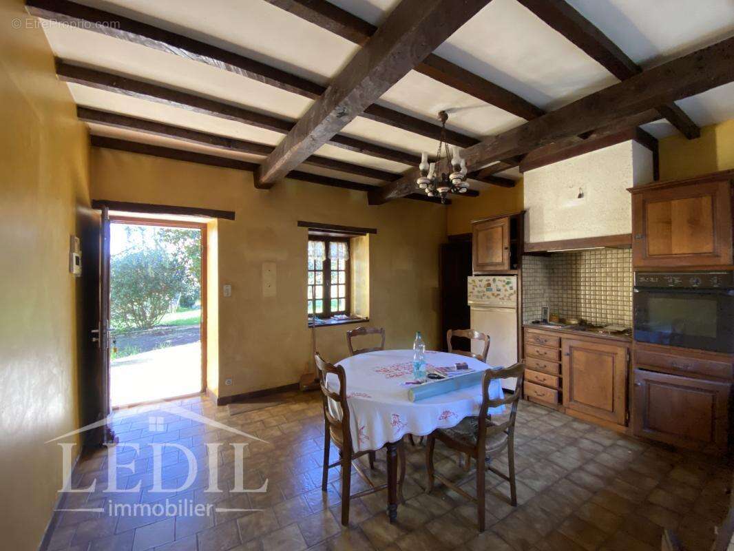 Maison à VIC-FEZENSAC