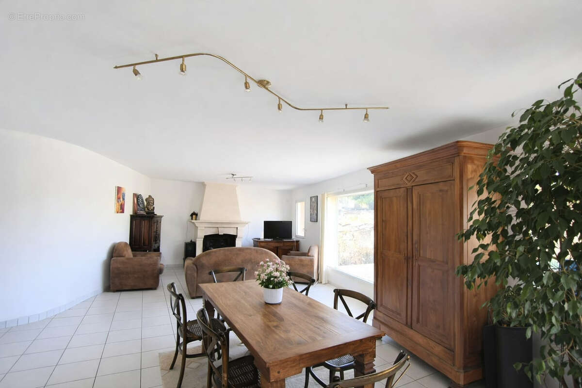 Maison à LA BASTIDE-DES-JOURDANS