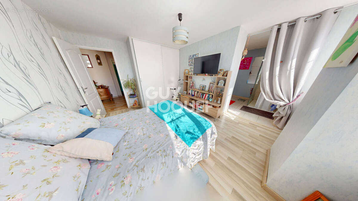 Maison à BAZOUGES-LA-PEROUSE