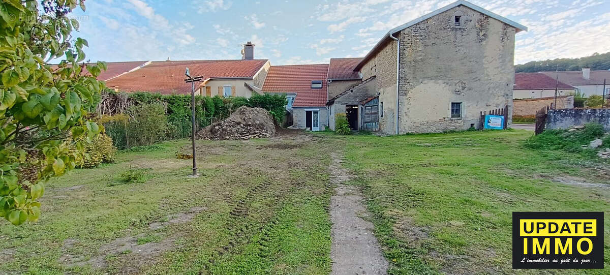 Maison à ROUVRES-LA-CHETIVE
