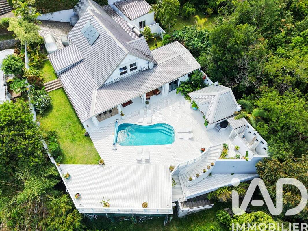 Photo 1 - Maison à SAINT-DENIS