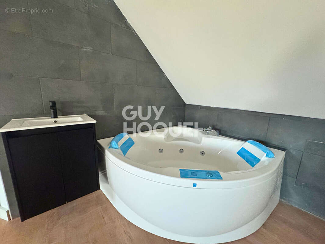 Appartement à BYANS-SUR-DOUBS