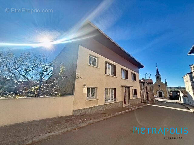 Maison à LAY