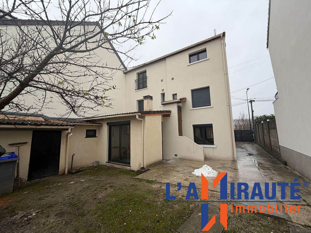 Appartement à SARTROUVILLE