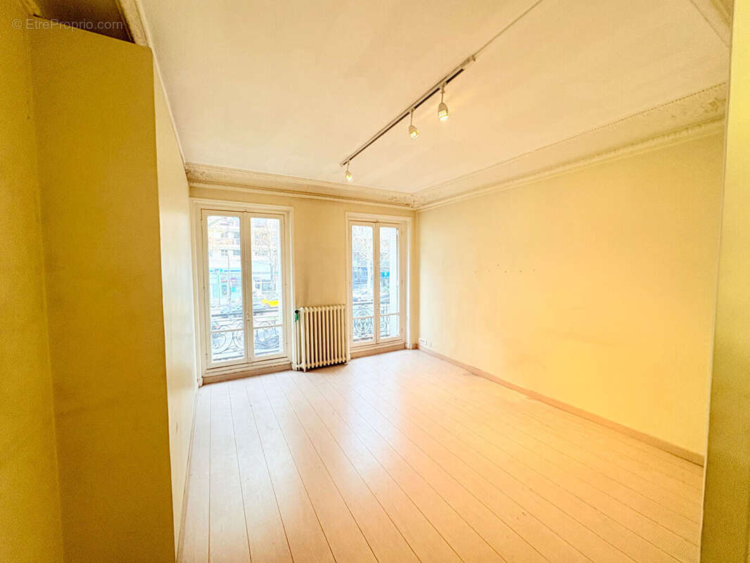 Appartement à PARIS-14E